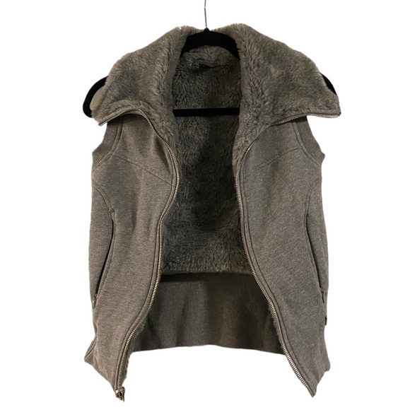 Armani Exchange Reversible Sweater Vest, Faux Fur Grey Knit, Size XS - Picture 4 of 10
